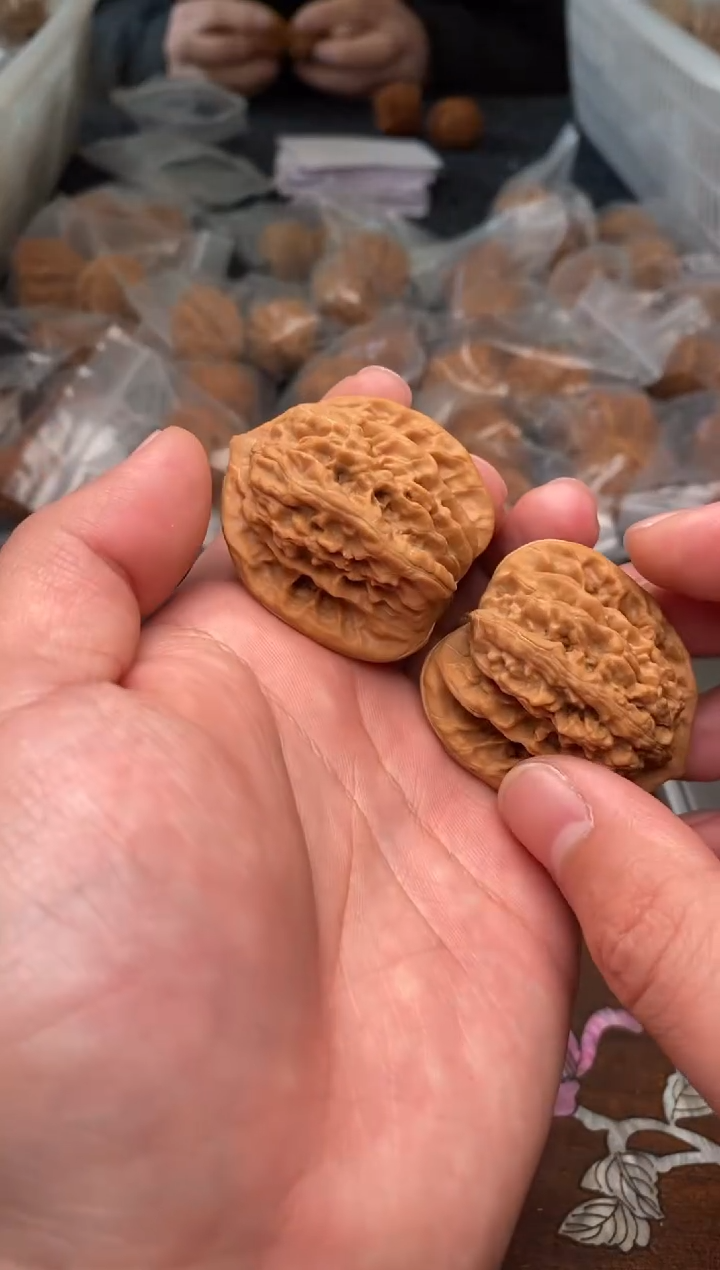 【闪购商品】文玩核桃把件G23号38尺霞云岭