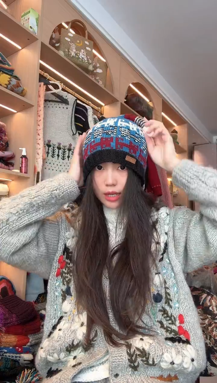 羊毛美利奴蓝色猫尾巴帽