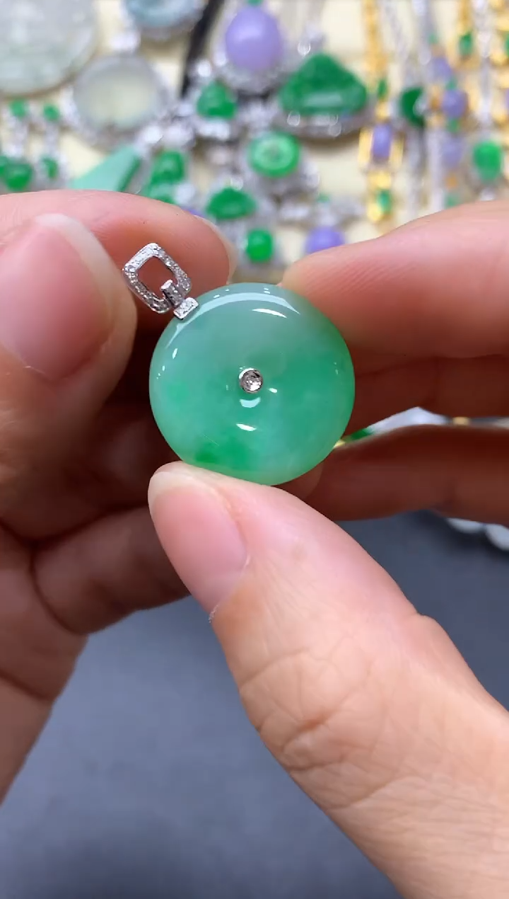 颈饰18K金镶嵌翡翠500-中国好珍宝