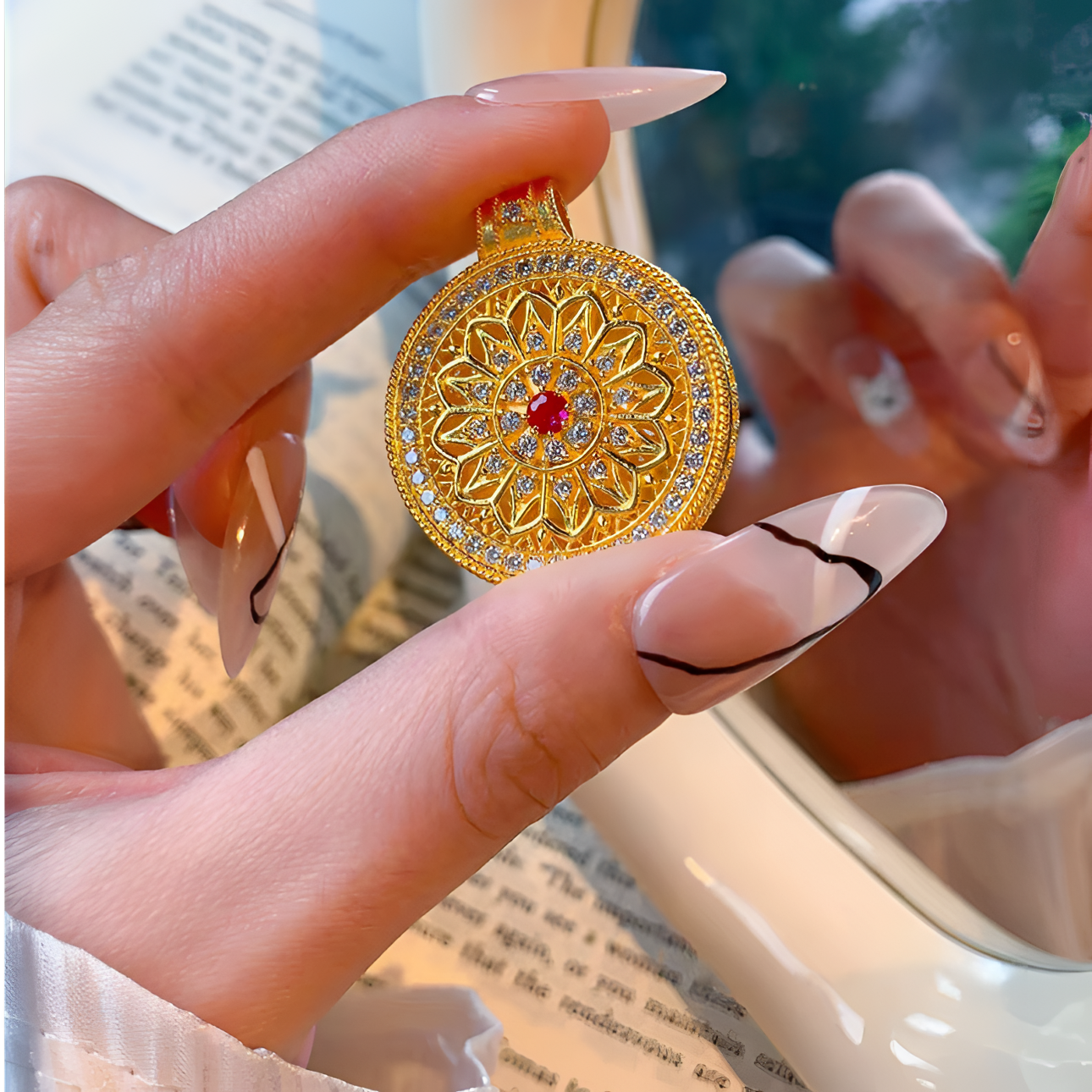 吊坠足银锆石 金色玫瑰花窗足银镀金吊坠点钻八宝罗盘项链精美