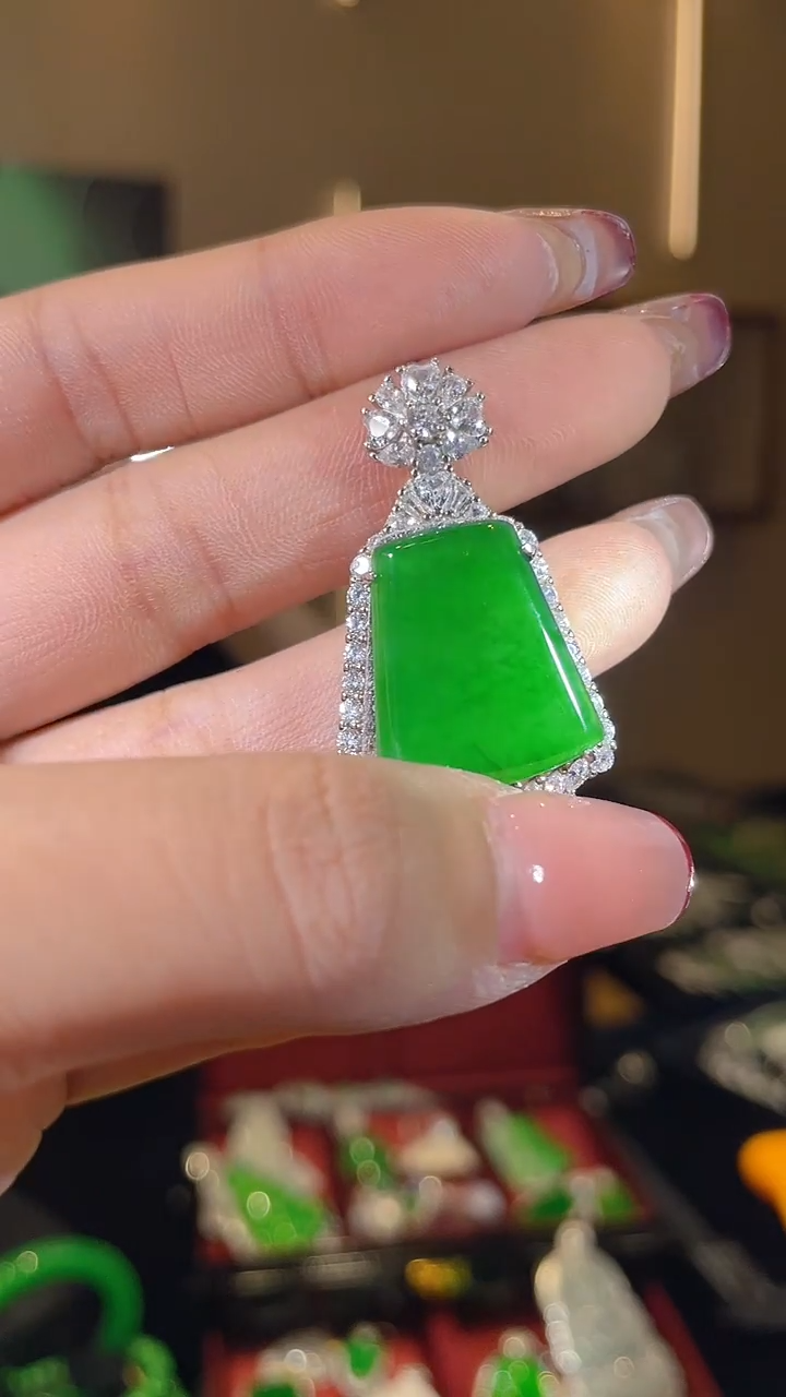 【闪购商品】翡翠吊坠(不含链)银S925镶嵌天然翡翠A货