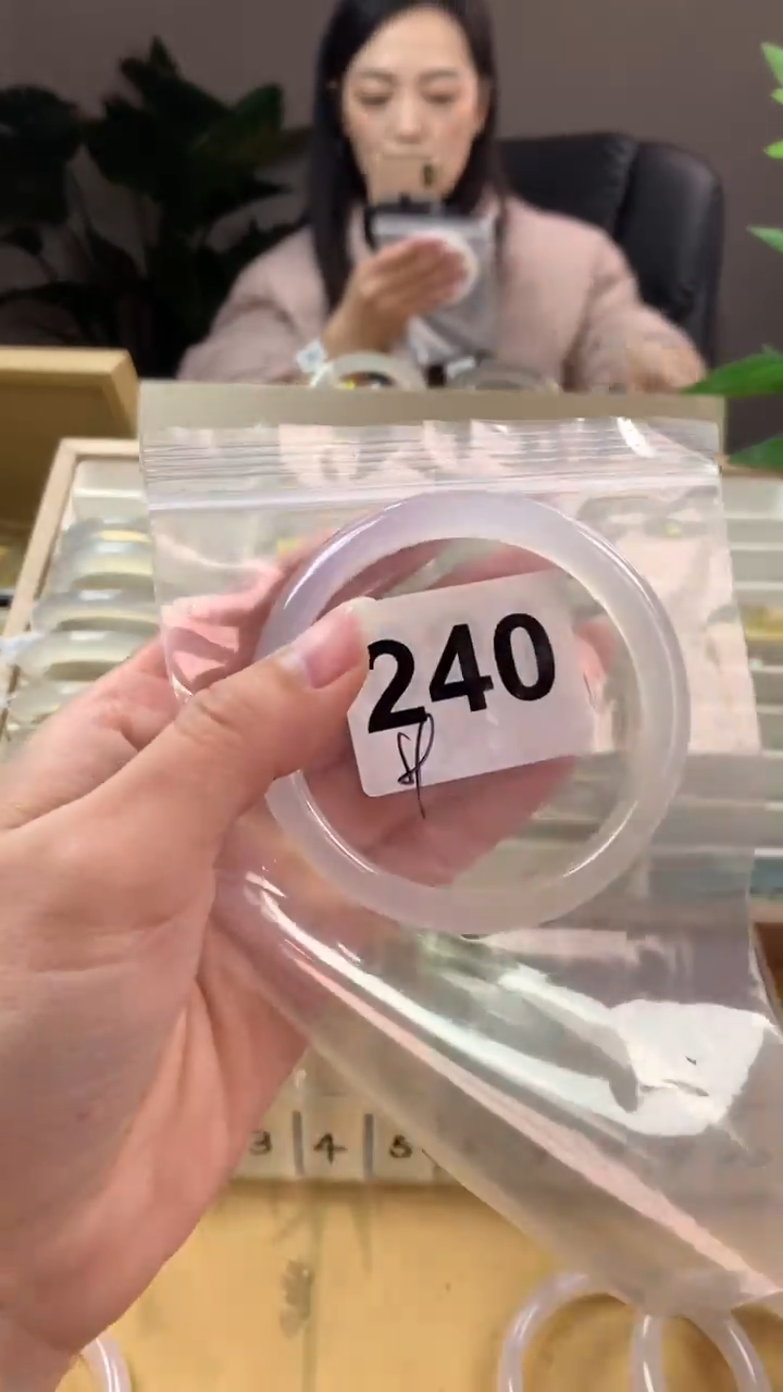 【闪购商品】玛瑙/玉髓手镯未镶嵌240
