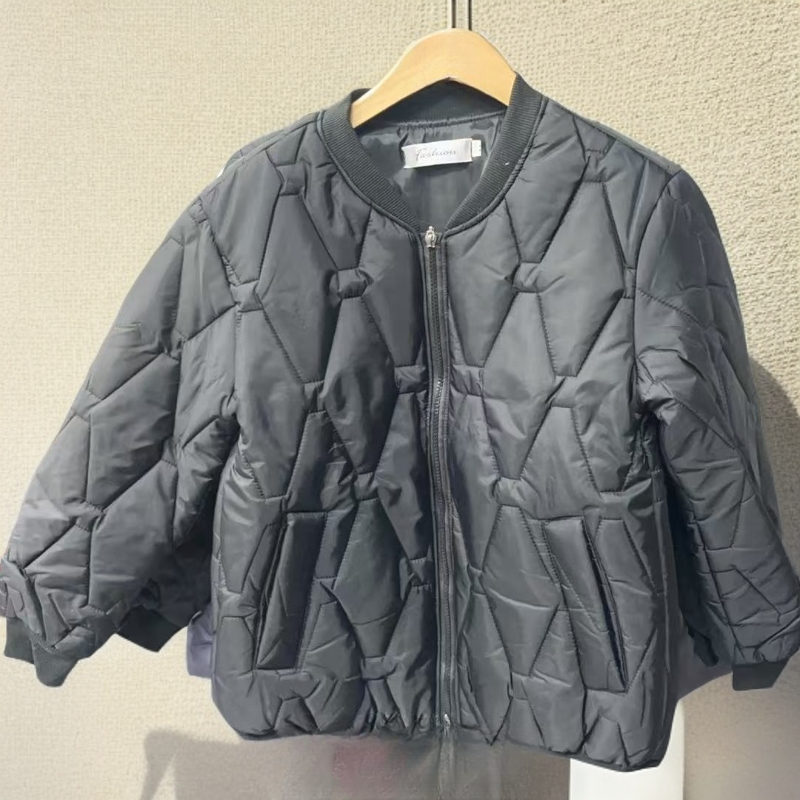 977-棒球领短款中老年女轻薄休闲时尚黑色