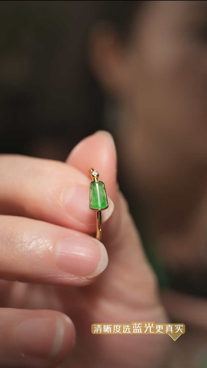 【闪购商品】翡翠戒指18K金镶嵌冰绿翡翠马鞍戒指