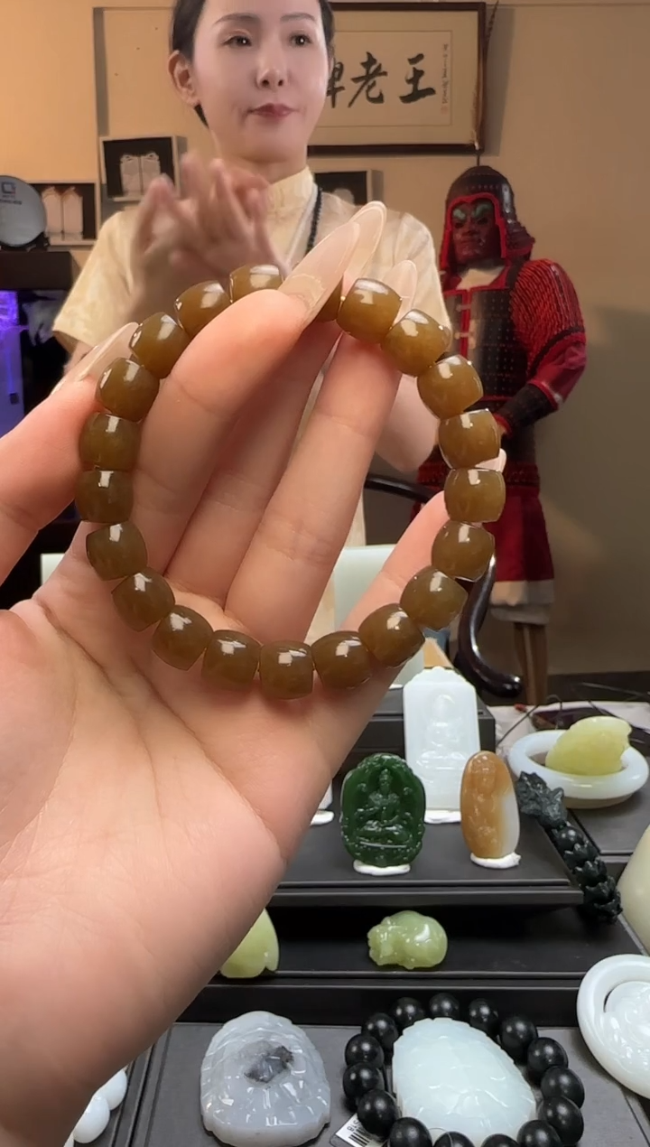 【闪购商品】和田玉糖极限弧未镶嵌手串
