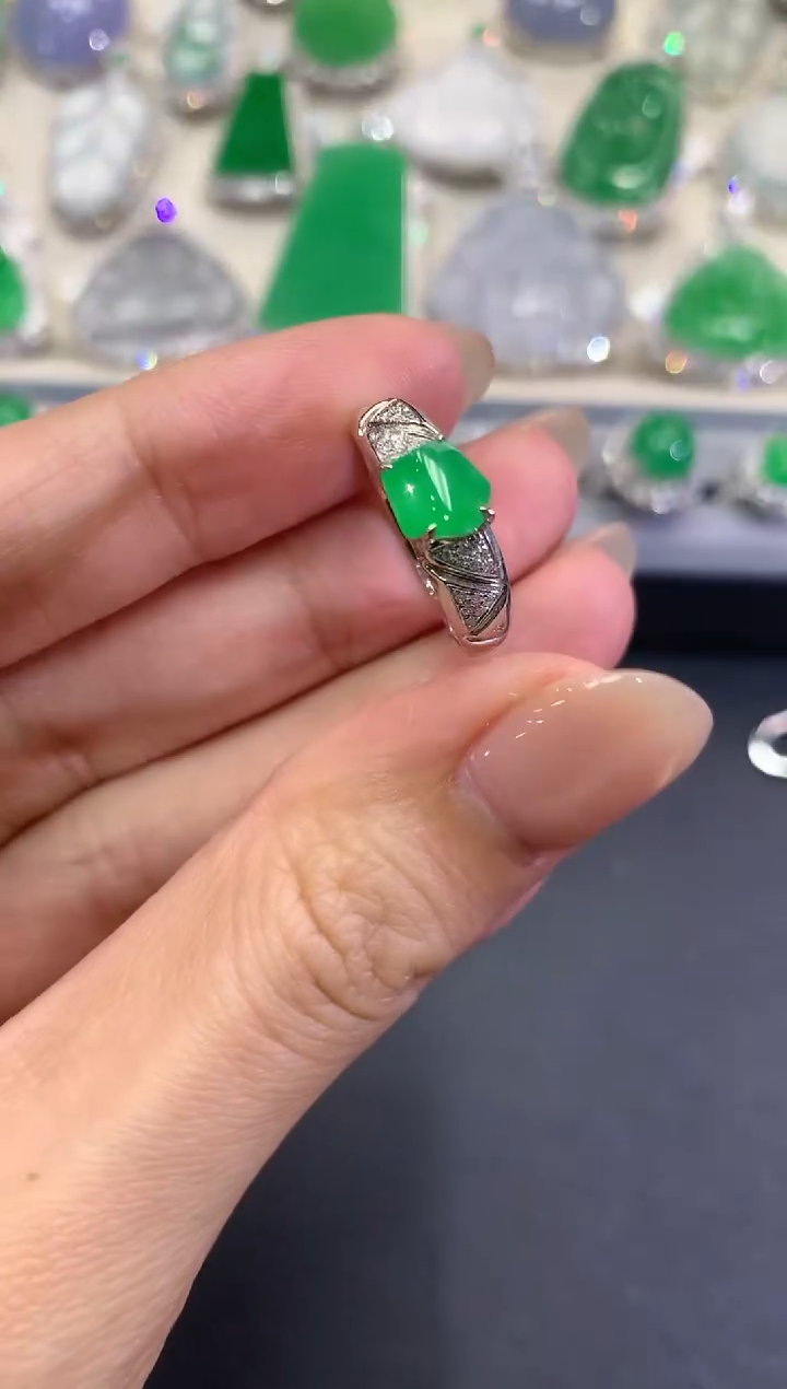 【闪购商品】翡翠戒指18K金镶嵌q45