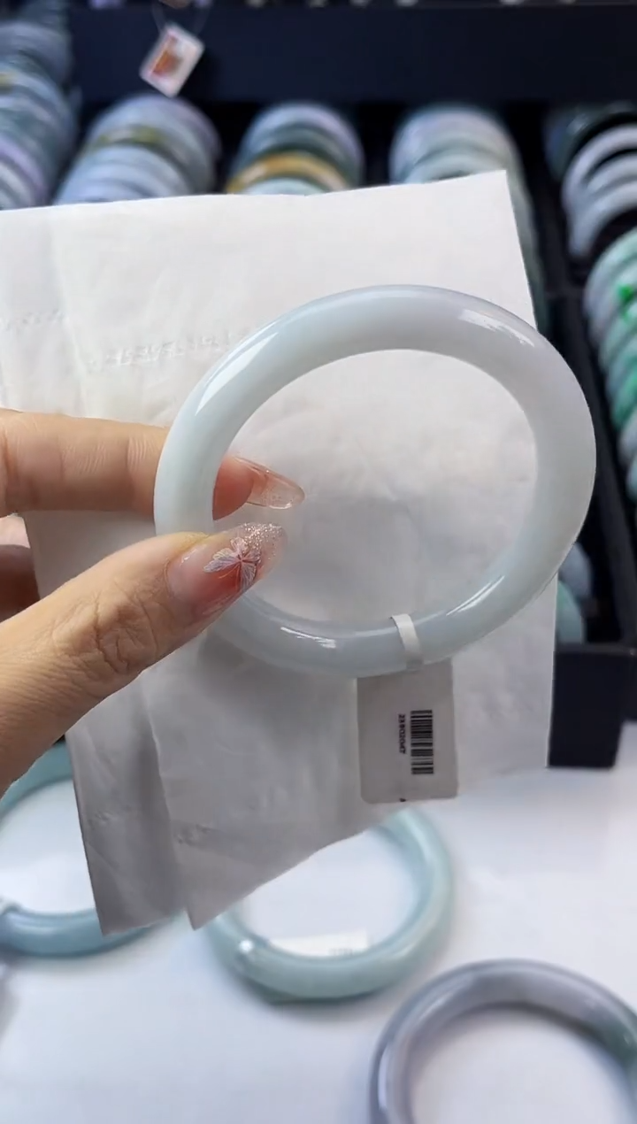 翡翠未镶嵌手镯翡翠1