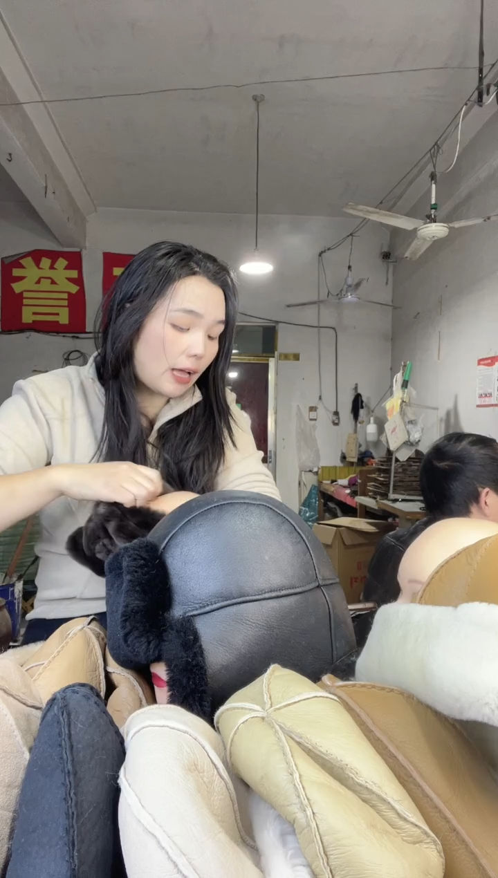 羊毛沈**段栗色五指手套 特价