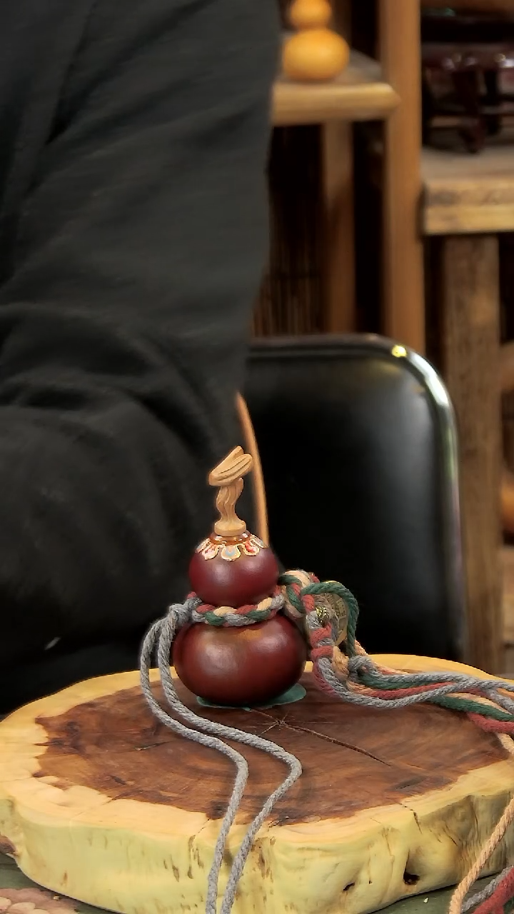 ?**V古艺高师傅大漆养剑葫 编号B24