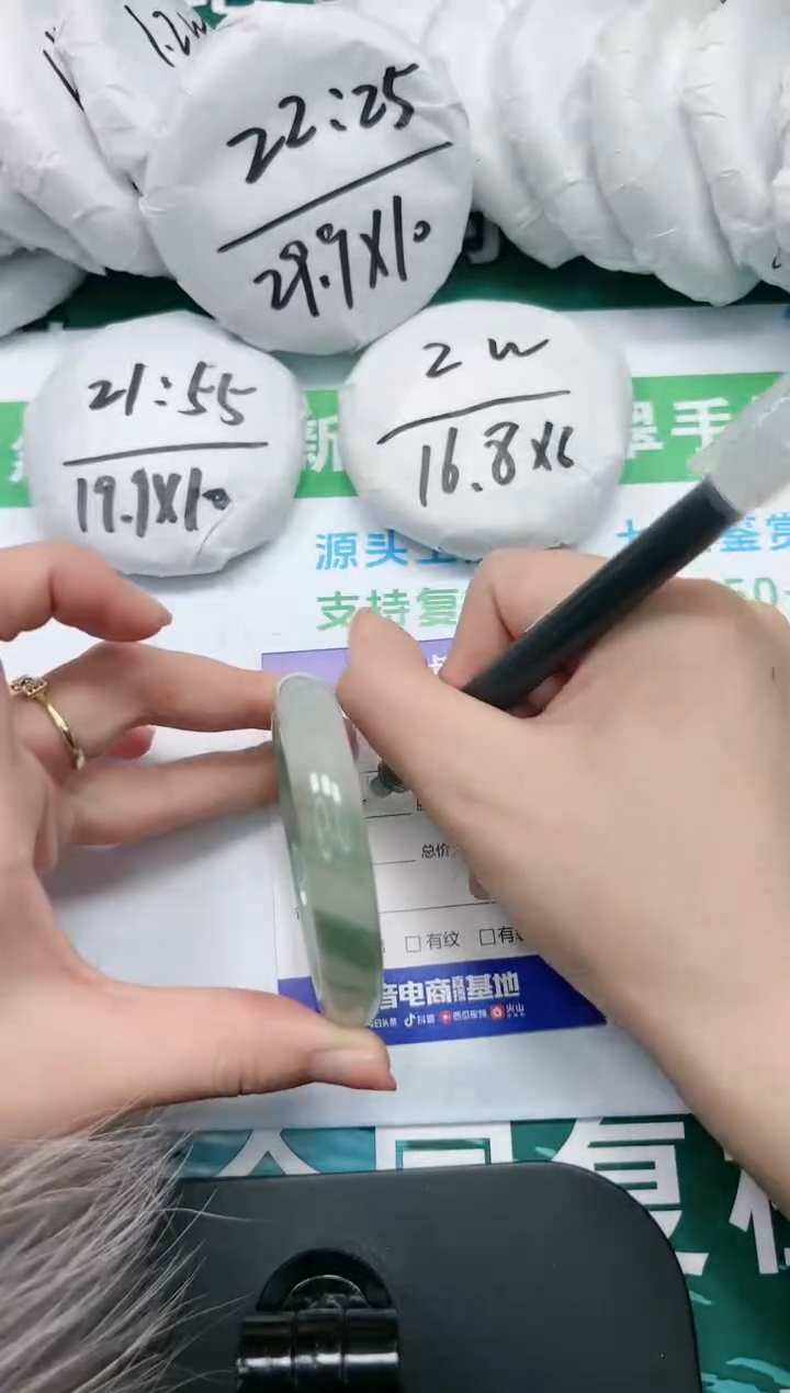 【闪购商品】石英质玉手镯未镶嵌K115-55