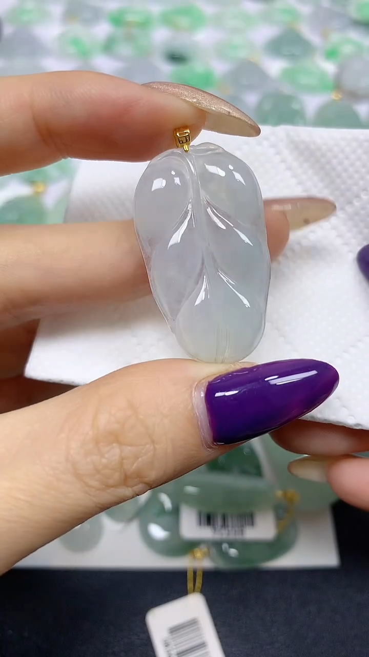 颈饰18K金镶嵌翡翠 