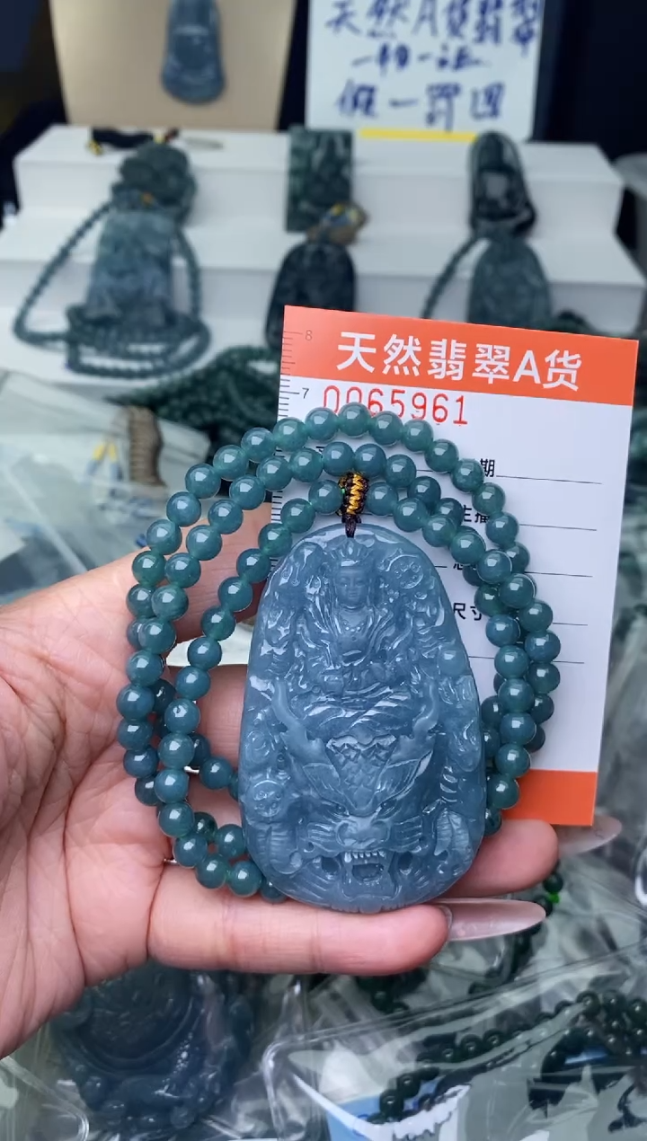 【闪购商品】翡翠颈饰未镶嵌··········