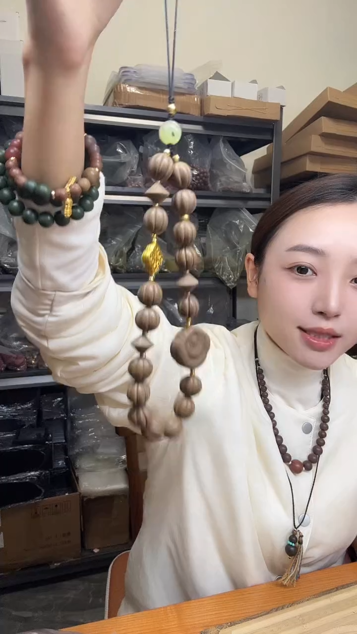 泥塑避疫瓜珠手持挂件