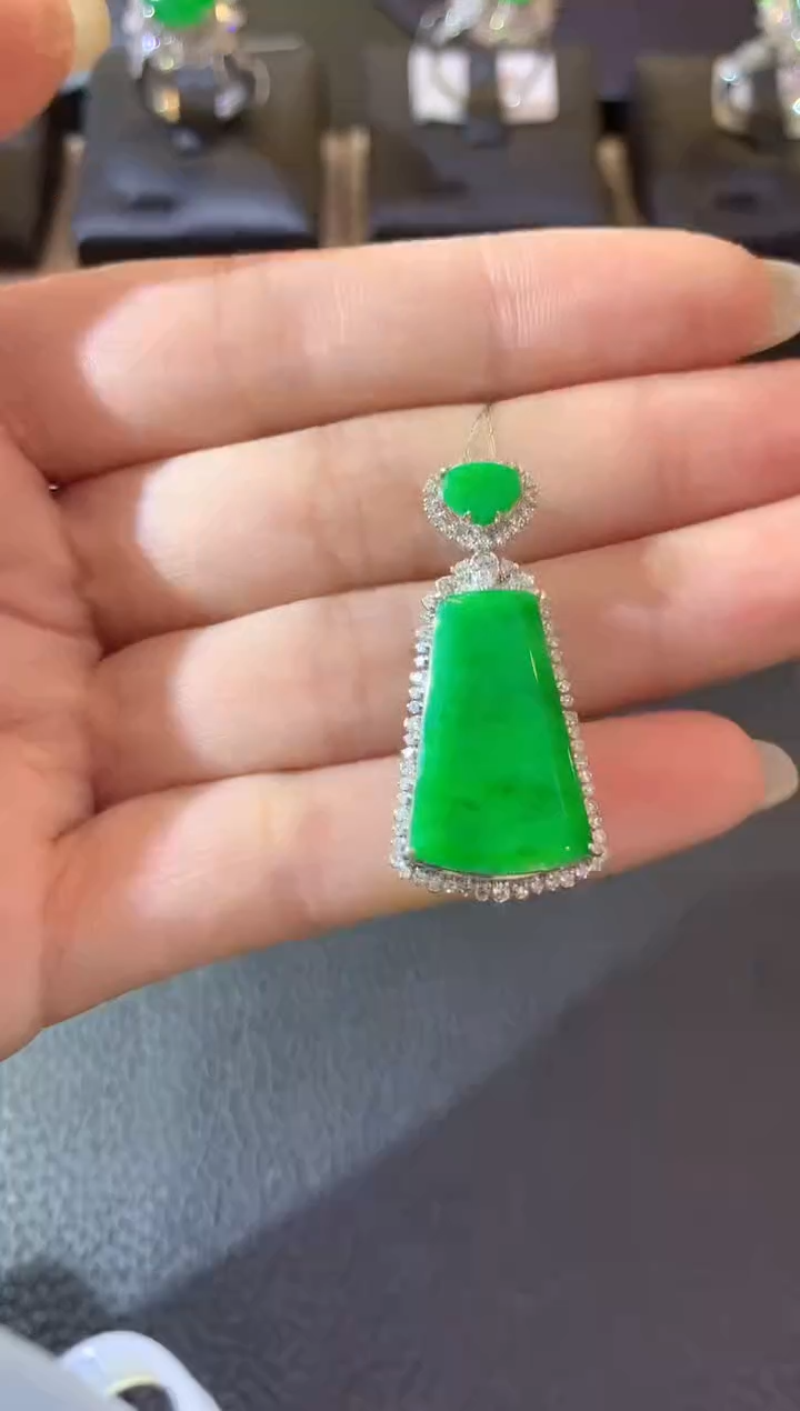 【闪购商品】翡翠吊坠(不含链)18K金镶嵌A11