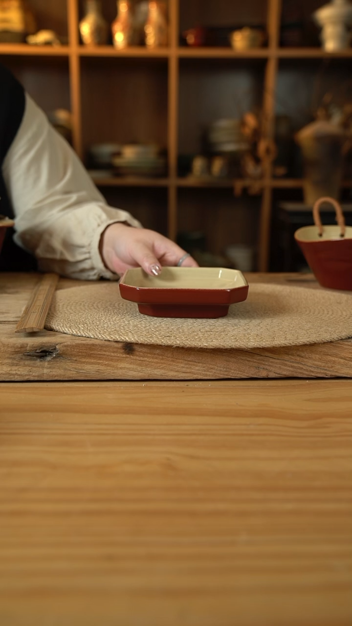 复古红系列的6英寸四方切口碟1个