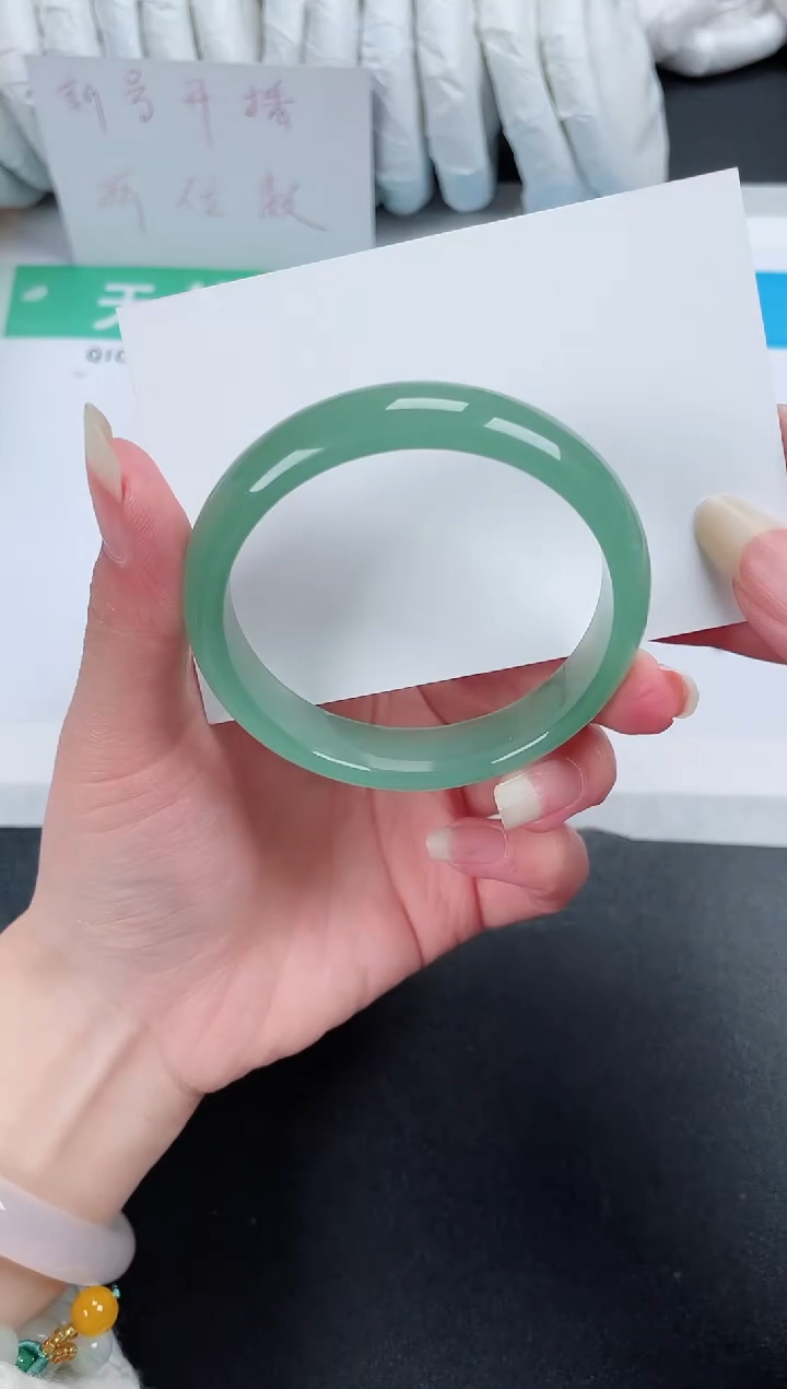 【闪购商品】石英质玉手镯未镶嵌412-56.5