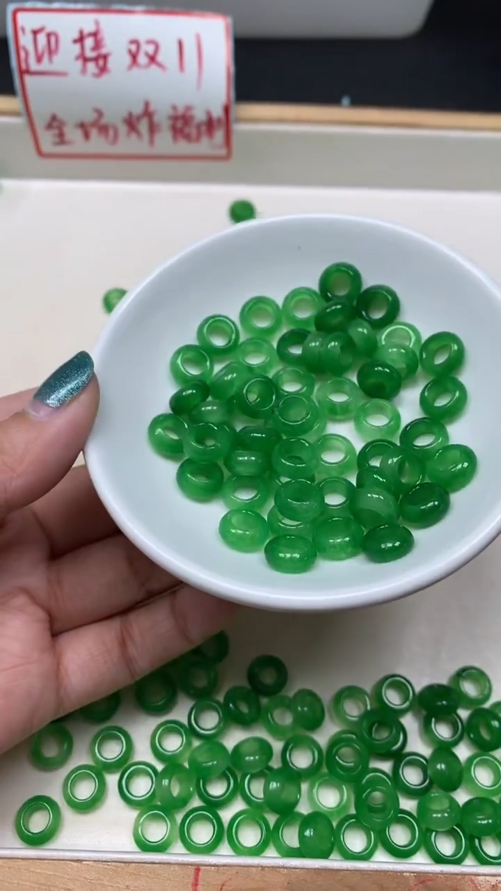 未镶嵌散珠石英质玉M930 绿玛瑙 甜甜圈内5mm10颗5元