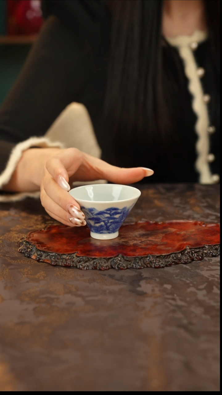 青花手绘山水主人杯