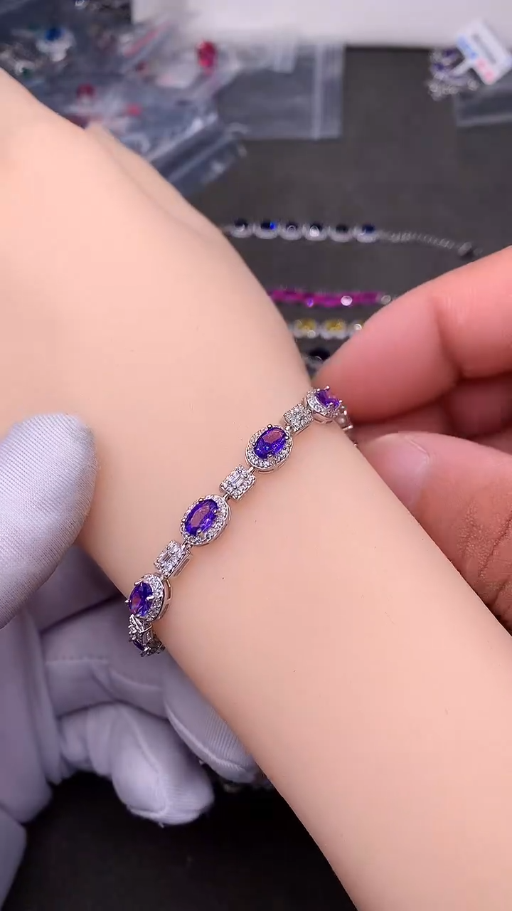 【闪购商品】彩色蓝宝石手链银S925镶嵌......