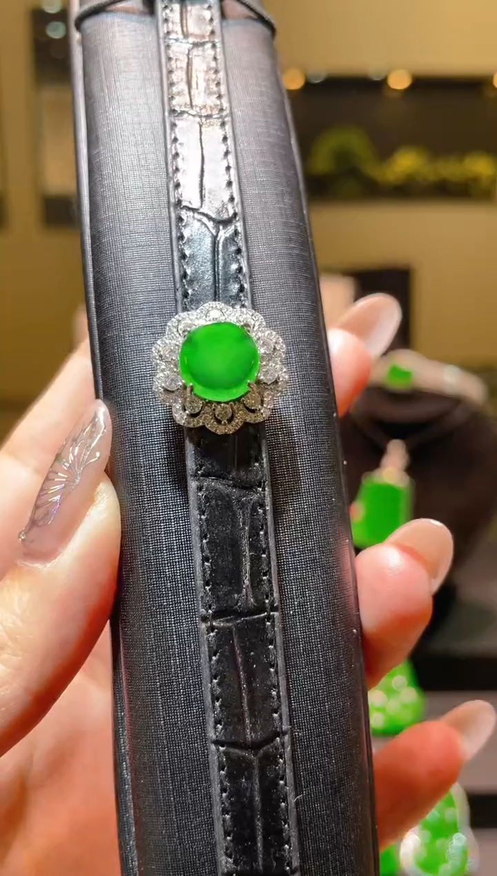 【闪购商品】翡翠吊坠(不含链)银S925镶嵌A8