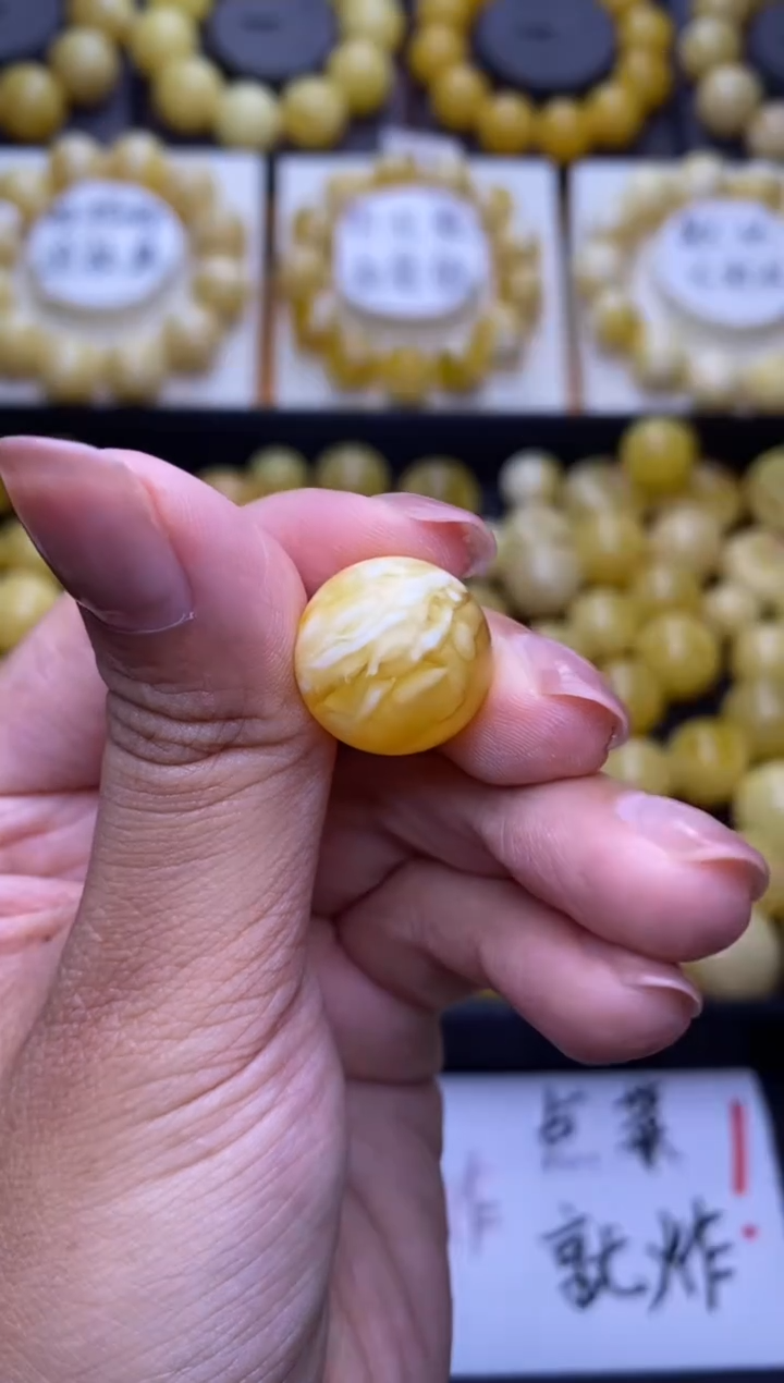 裸石琥珀未镶嵌大小姐珠宝50