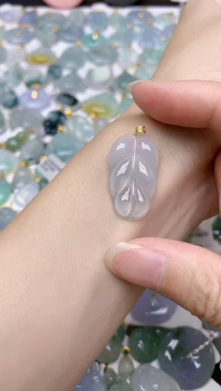 翡翠18K金镶嵌颈饰天然A货翡翠