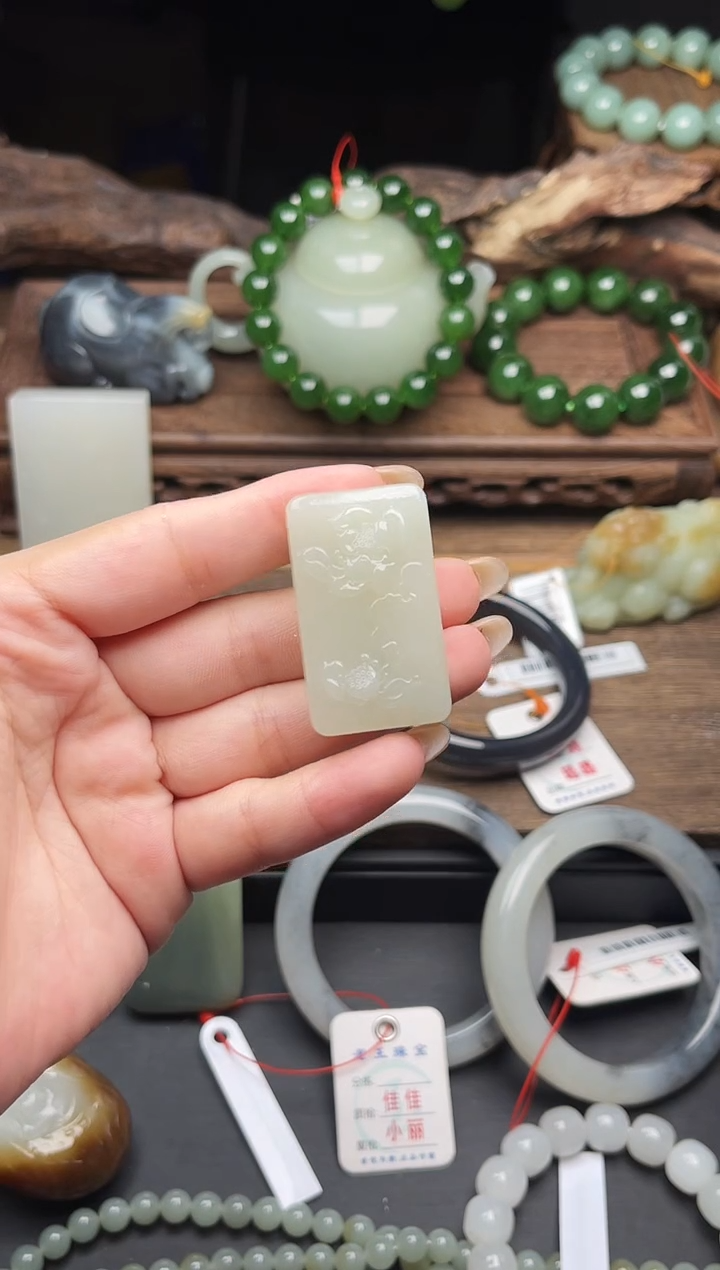 吊坠(不含链)未镶嵌和田玉且末青白 花开富贵9014934