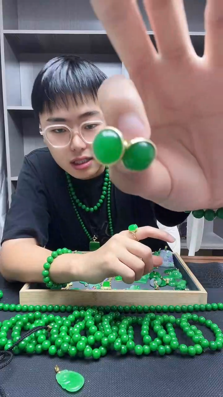 14K金镶嵌翡翠耳钉耳钉