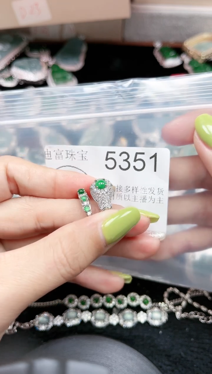 【闪购商品】翡翠颈饰未镶嵌5351赠皮绳