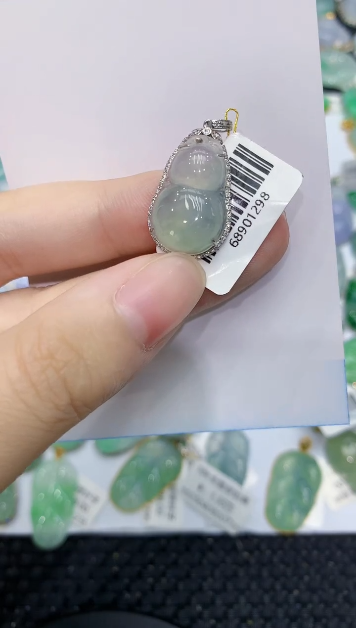 翡翠18K金镶嵌颈饰111111111