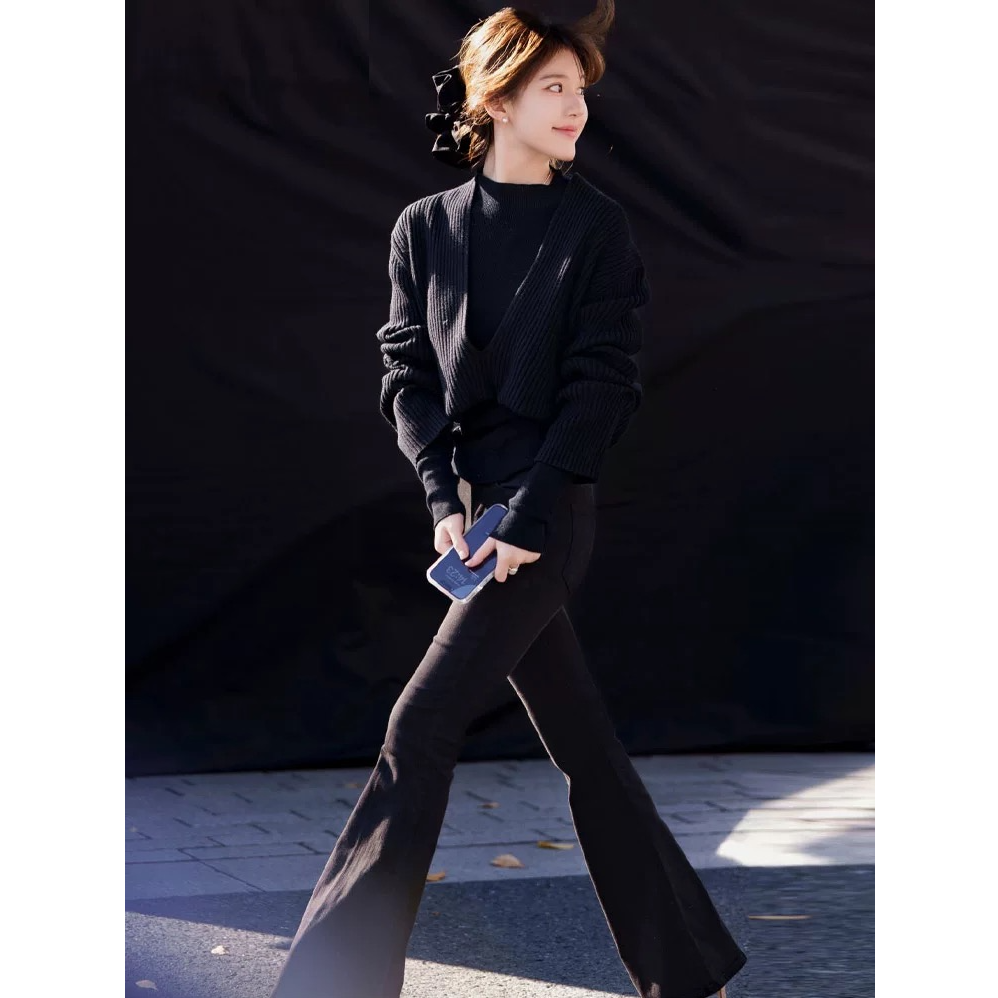 露思同款简约黑色大V领套头毛衣秋冬内搭打底针织衫叠穿套装D887