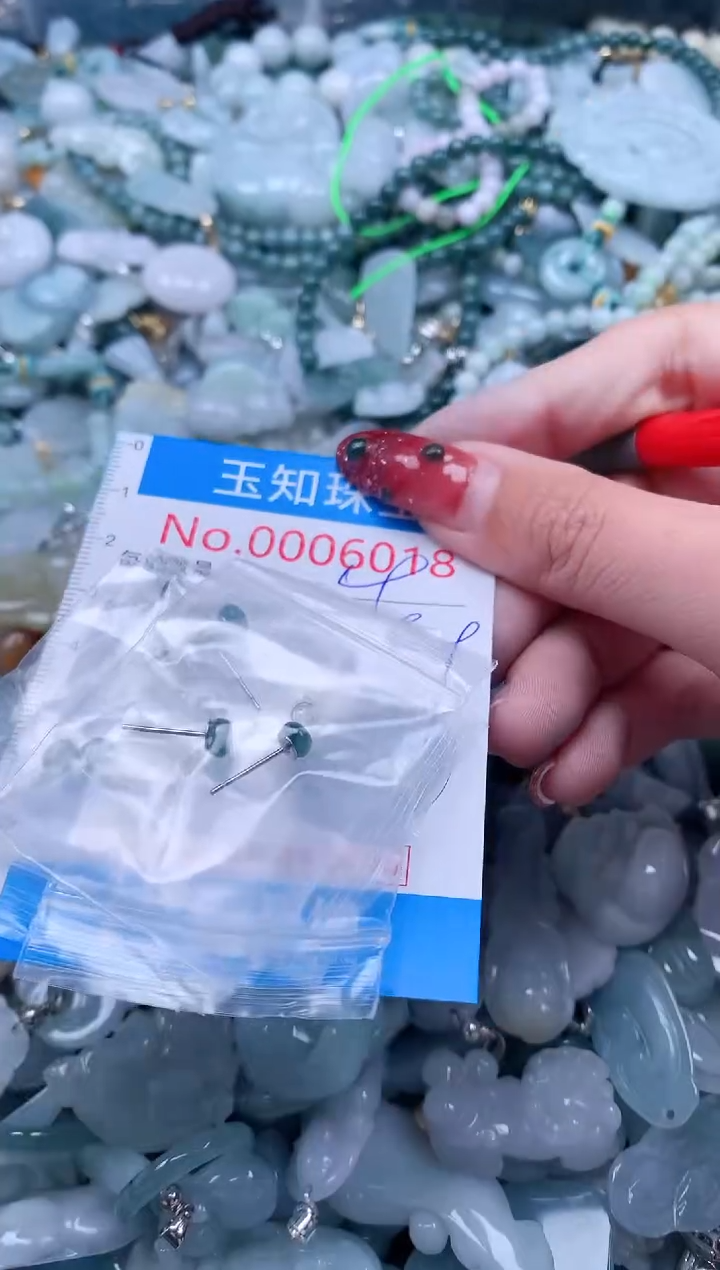 【闪购商品】翡翠吊坠(不含链)未镶嵌6018