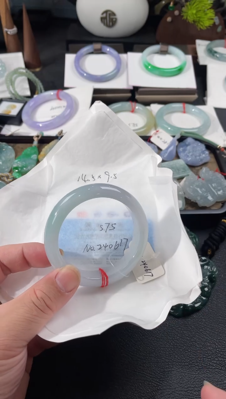 【闪购商品】翡翠手镯未镶嵌57.5正圈