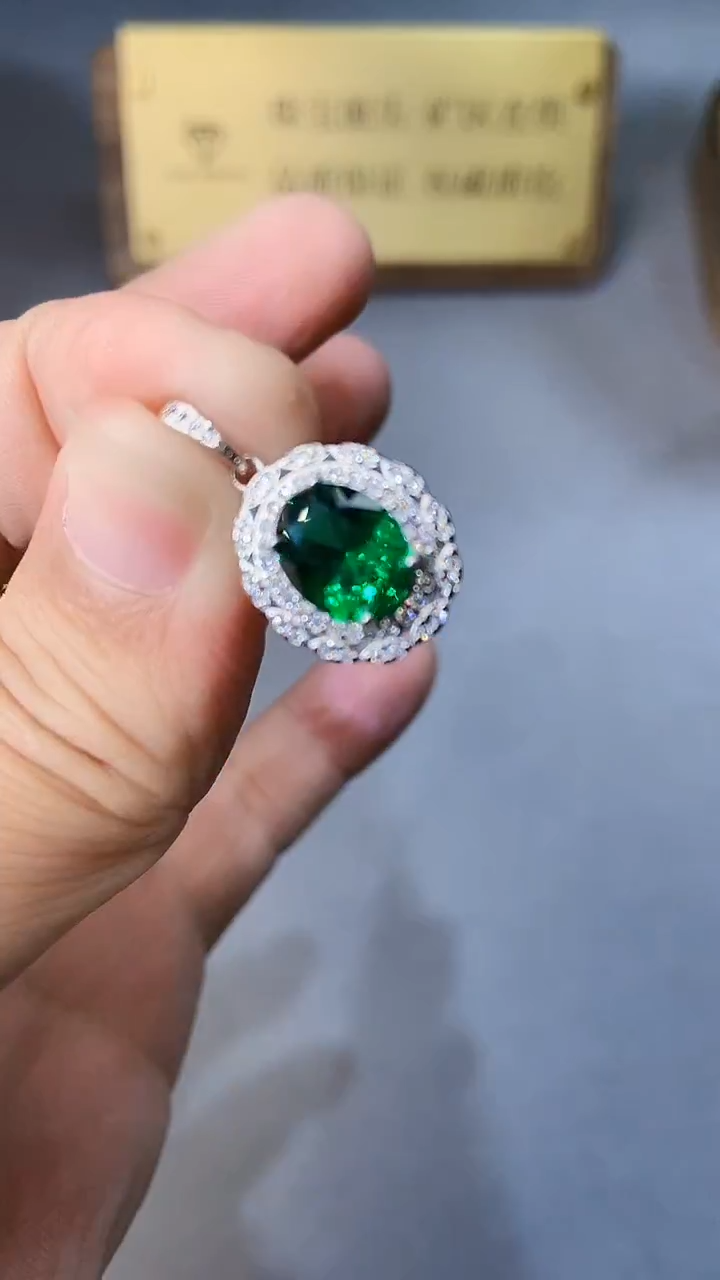 【闪购商品】透辉石吊坠银S925镶嵌354