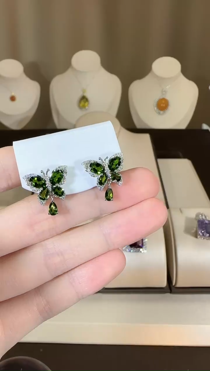 【闪购商品】透辉石设计款银S925镶嵌16mm耳钉