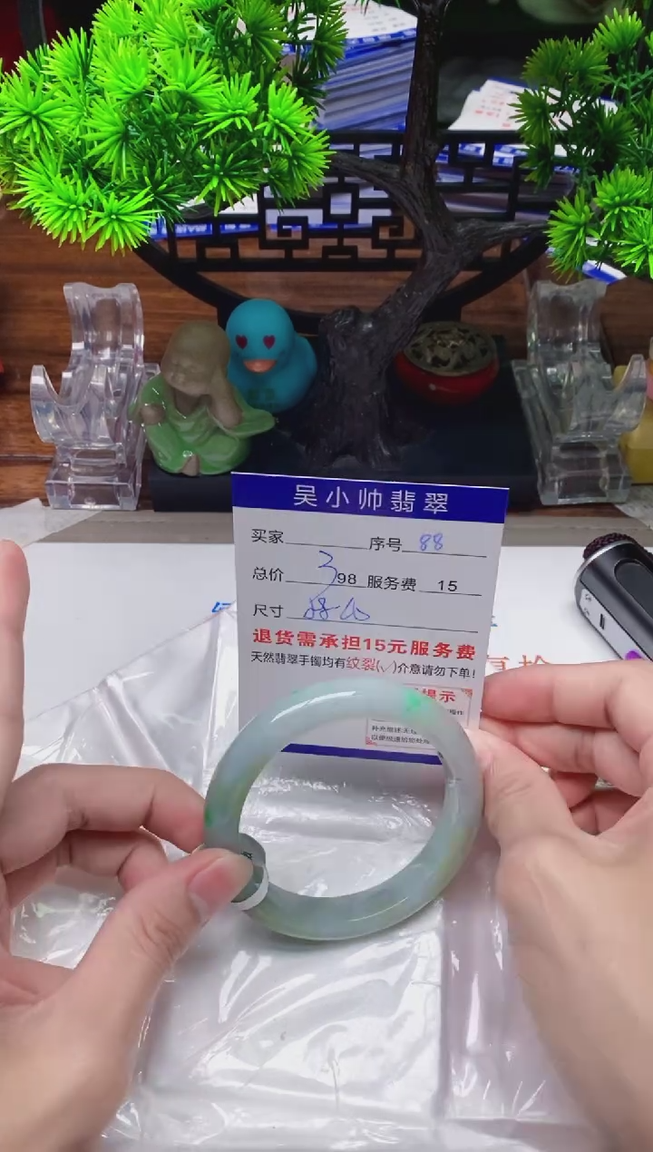 【闪购商品】翡翠手镯未镶嵌88天然A货翡翠需包容瑕疵，介意慎拍