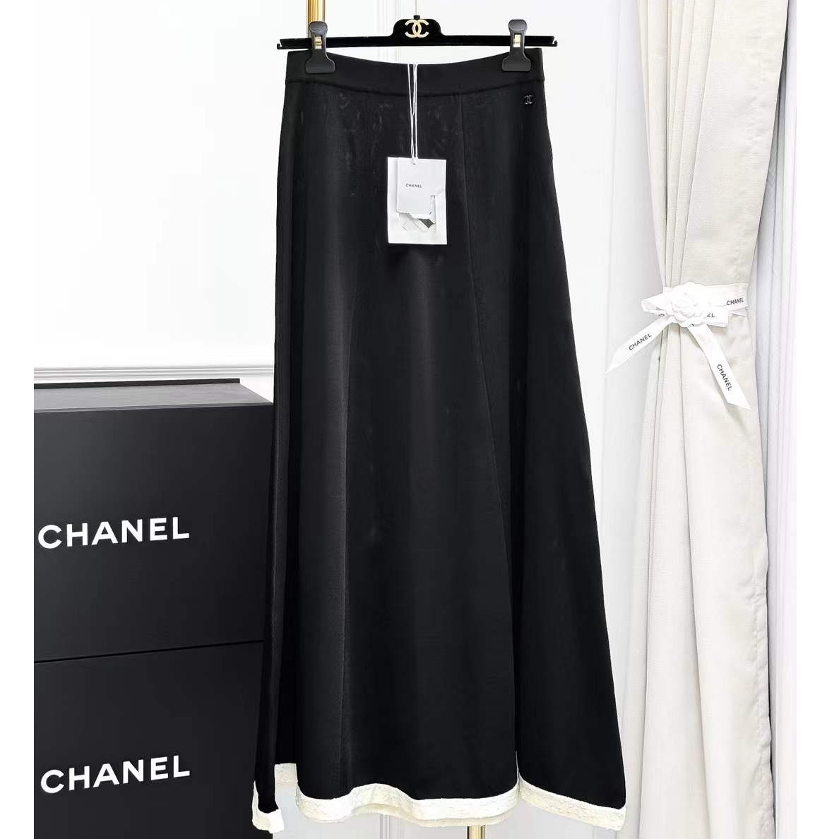 99新 Chanel/香奈儿  36码25A黑色拼米白色边针织长裙 