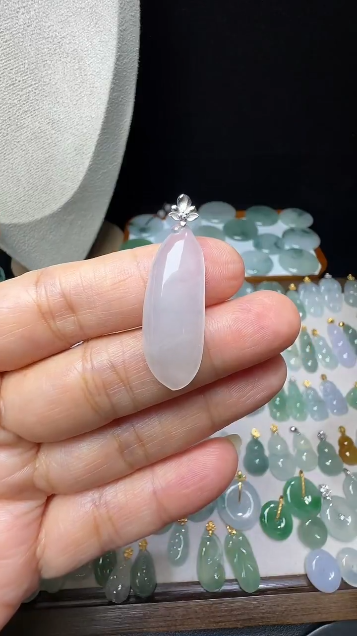 吊坠(不含链)18K金镶嵌翡翠福瓜尺寸31*11.5*5.5