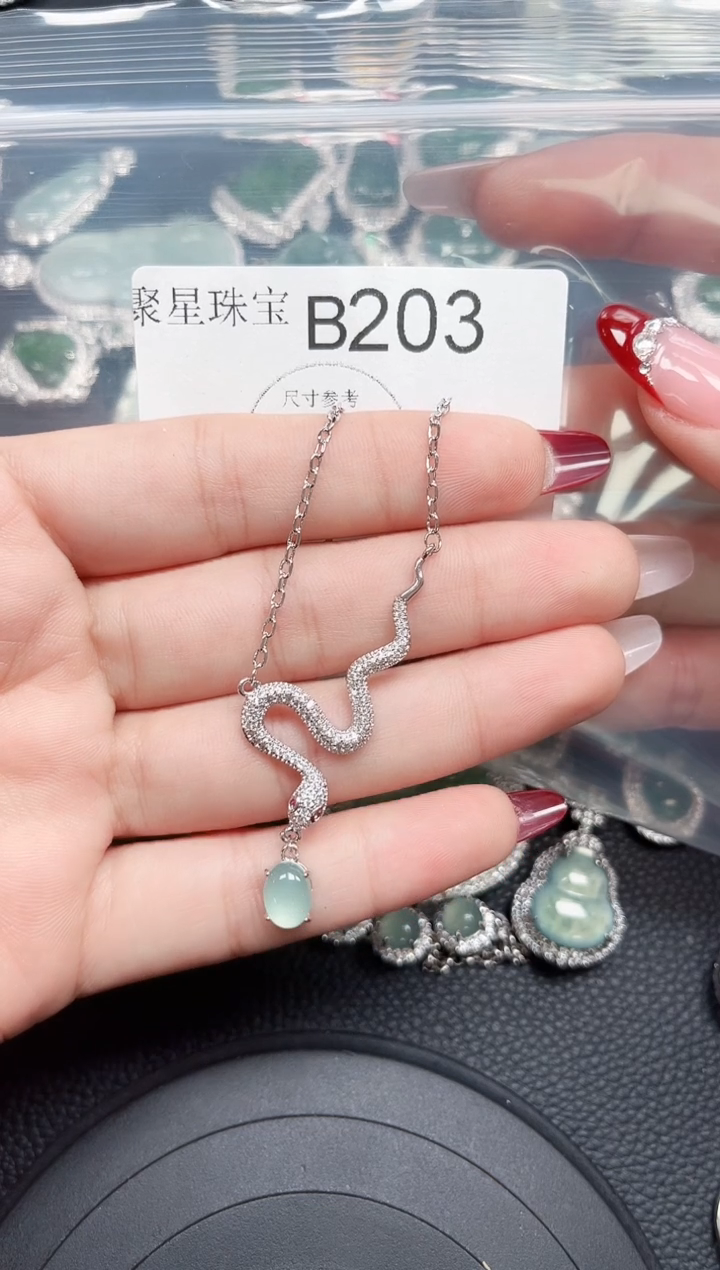 【闪购商品】翡翠颈饰未镶嵌赠皮绳203