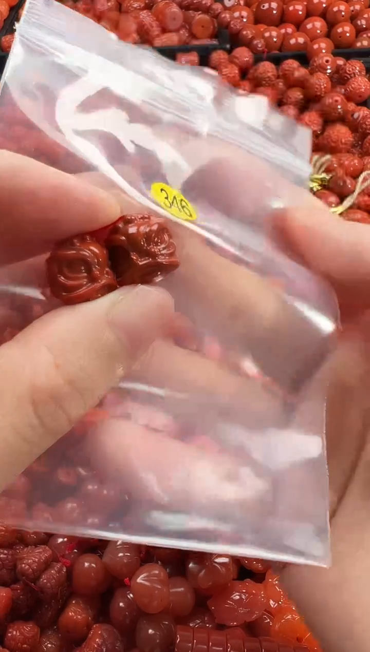 颈饰未镶嵌南红玛瑙1