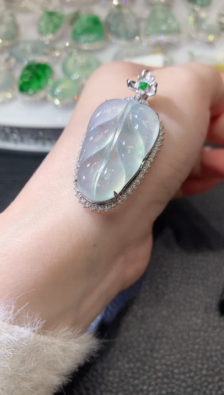 【闪购商品】翡翠吊坠(不含链)18K金镶嵌C40