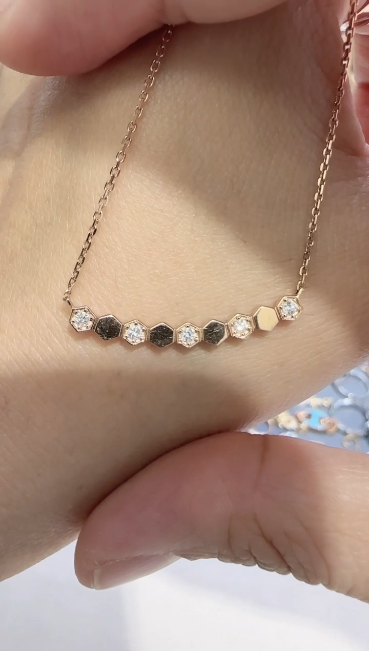 【闪购商品】天然钻石颈饰18K金镶嵌多样性发货发其一