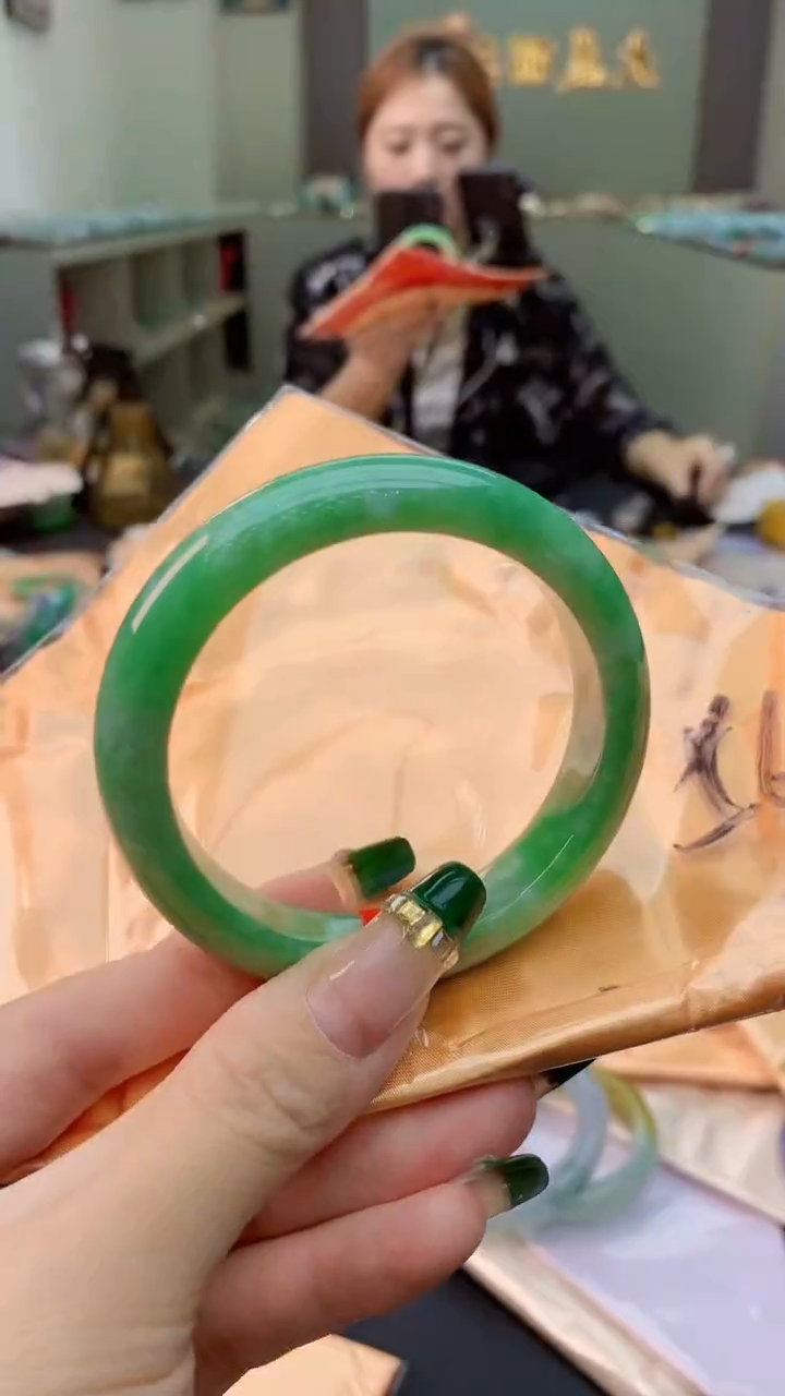 翡翠手镯未镶嵌0634204353