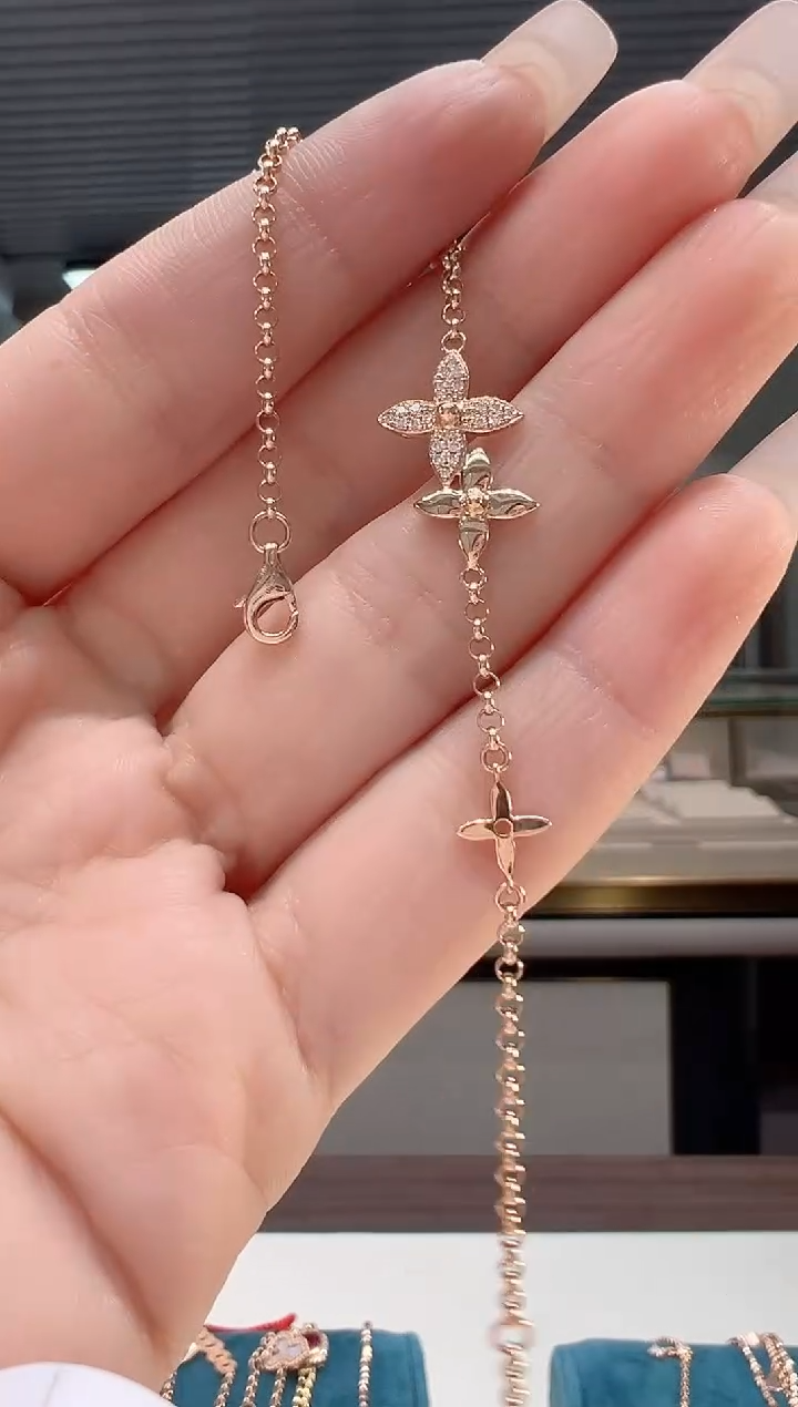 【闪购商品】钻石手链18K金镶嵌镶钻老花手链