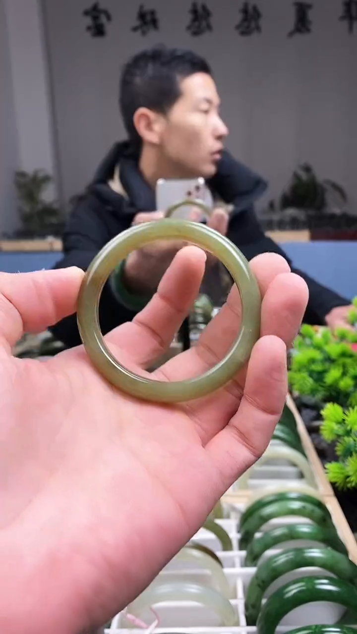 【闪购商品】和田玉手镯未镶嵌52.5