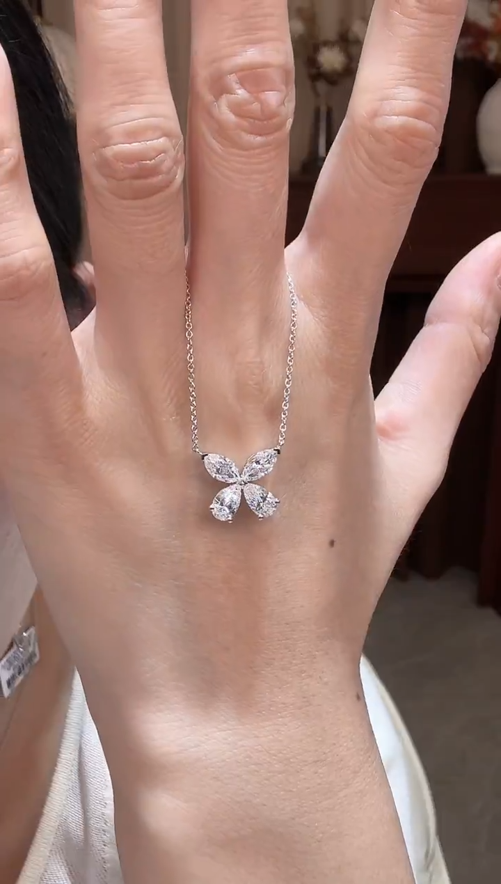 18K金镶嵌实验室培育钻石蝴蝶项链