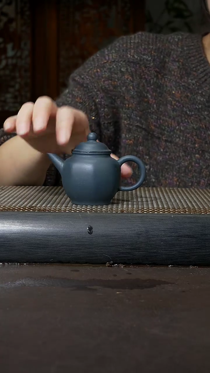 【闪购商品】紫砂茶壶墨绿泥 混方宫灯80cc 013