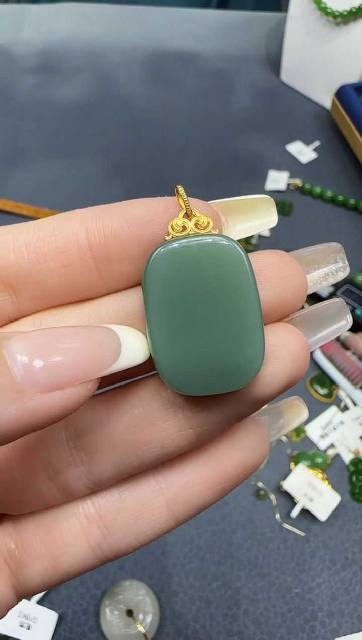 【闪购商品】和田玉挂件18K金镶嵌1