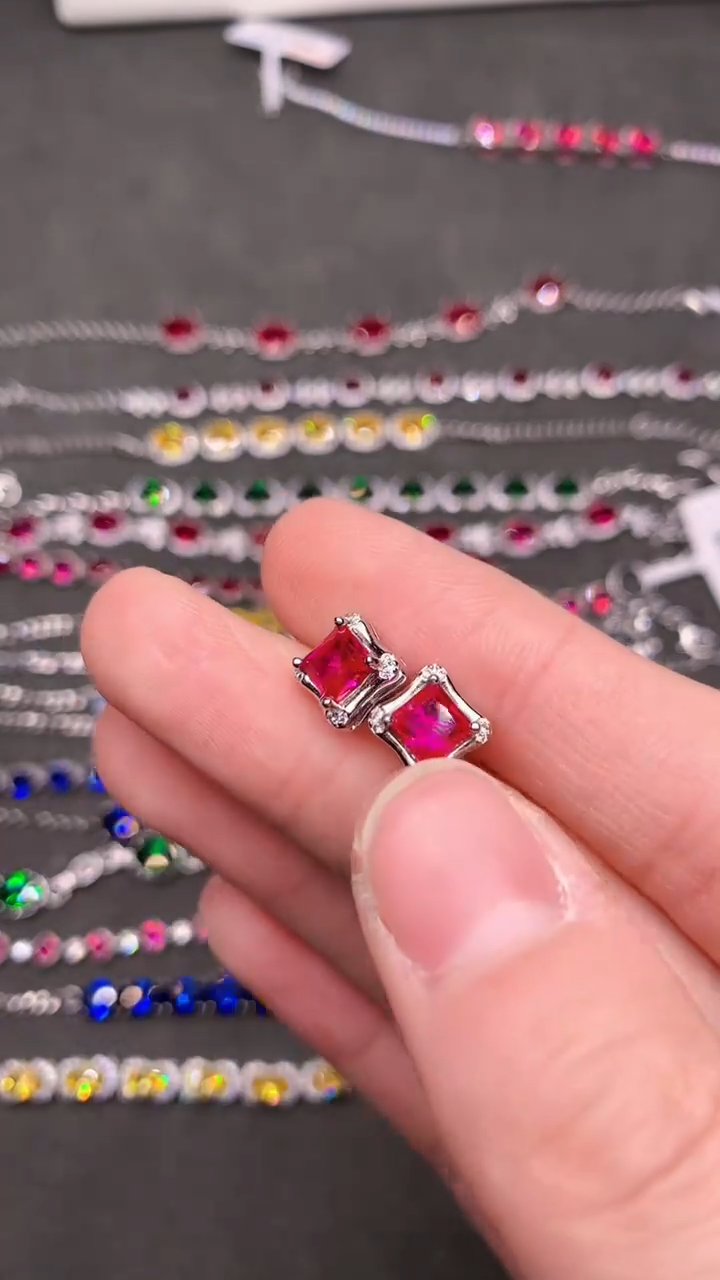 【闪购商品】红宝石耳饰银S925镶嵌......