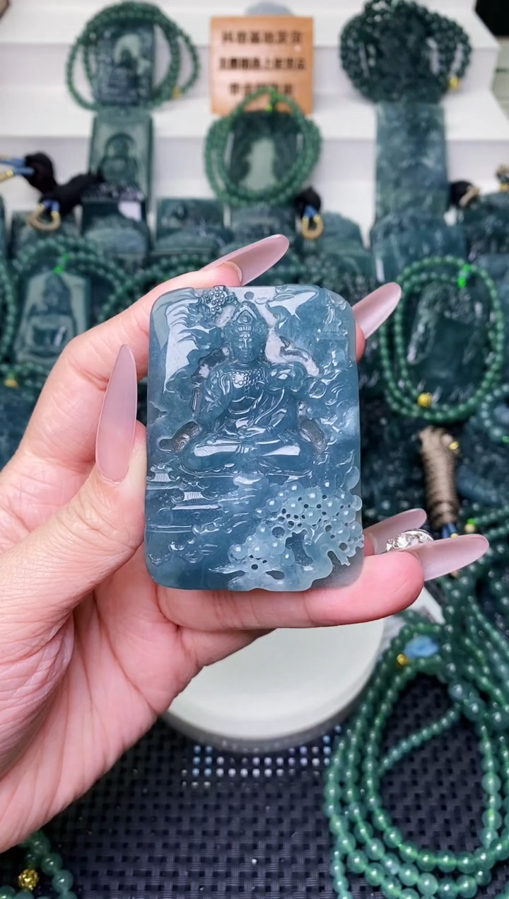 颈饰未镶嵌翡翠 